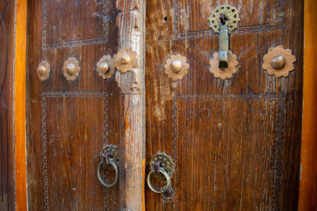 ホテル Bukhara Zaringiz エクステリア 写真