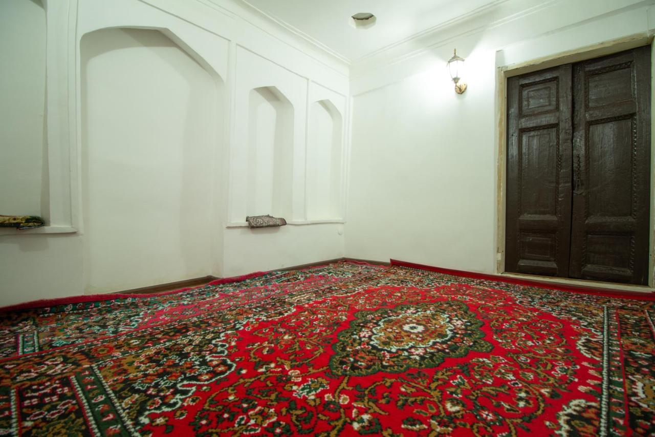 ホテル Bukhara Zaringiz エクステリア 写真